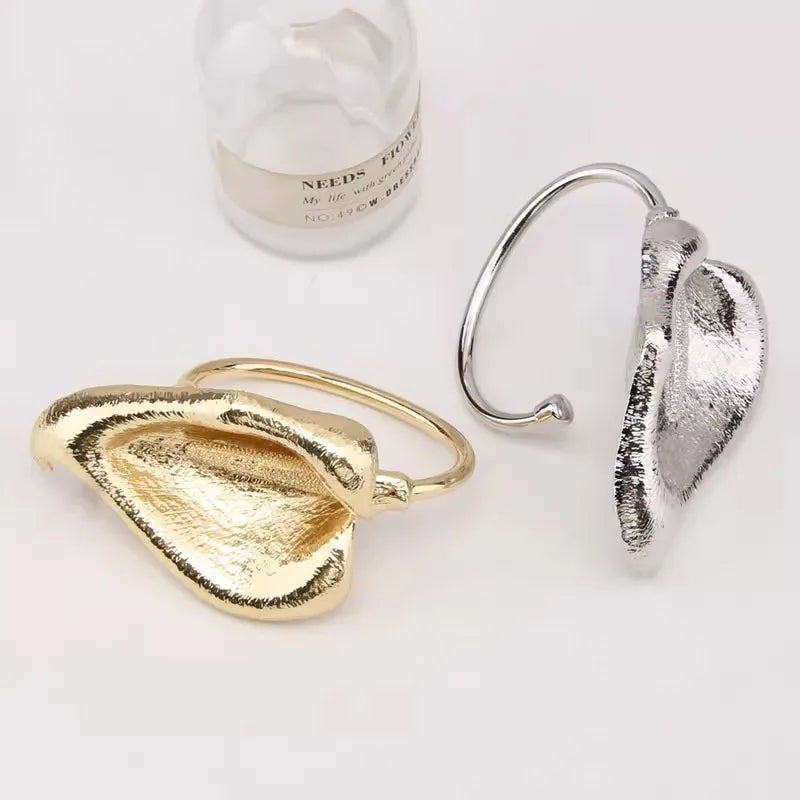 Exaggerated Metal Flower Adjustable Open Bracelet Bangles for Women Female Vintage Elegant Party Jewelry Show Accessories