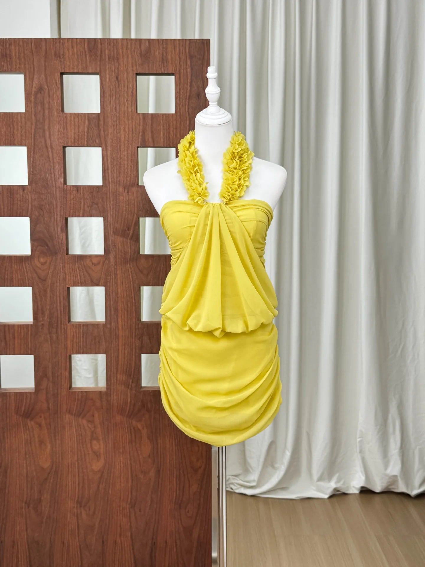 Women's floral neckline halter top dress with pleated and flared skirt, short style, suitable for summer 2026 season