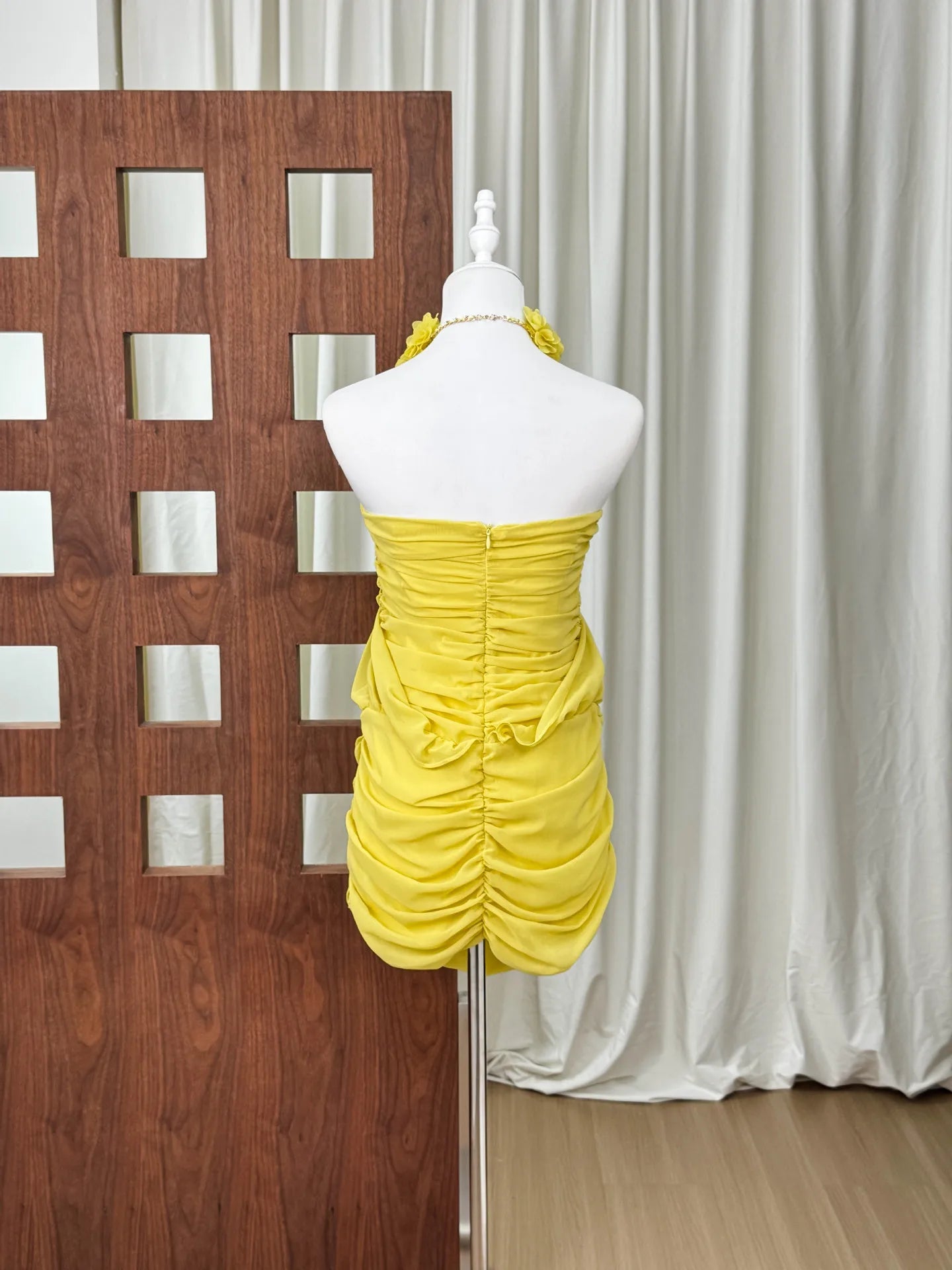 Women's floral neckline halter top dress with pleated and flared skirt, short style, suitable for summer 2026 season