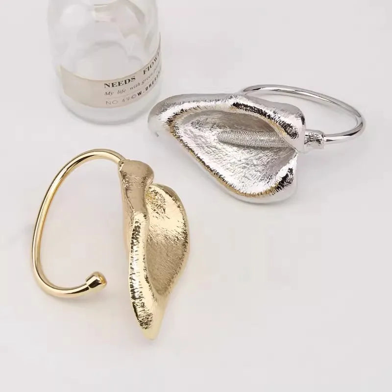Exaggerated Metal Flower Adjustable Open Bracelet Bangles for Women Female Vintage Elegant Party Jewelry Show Accessories