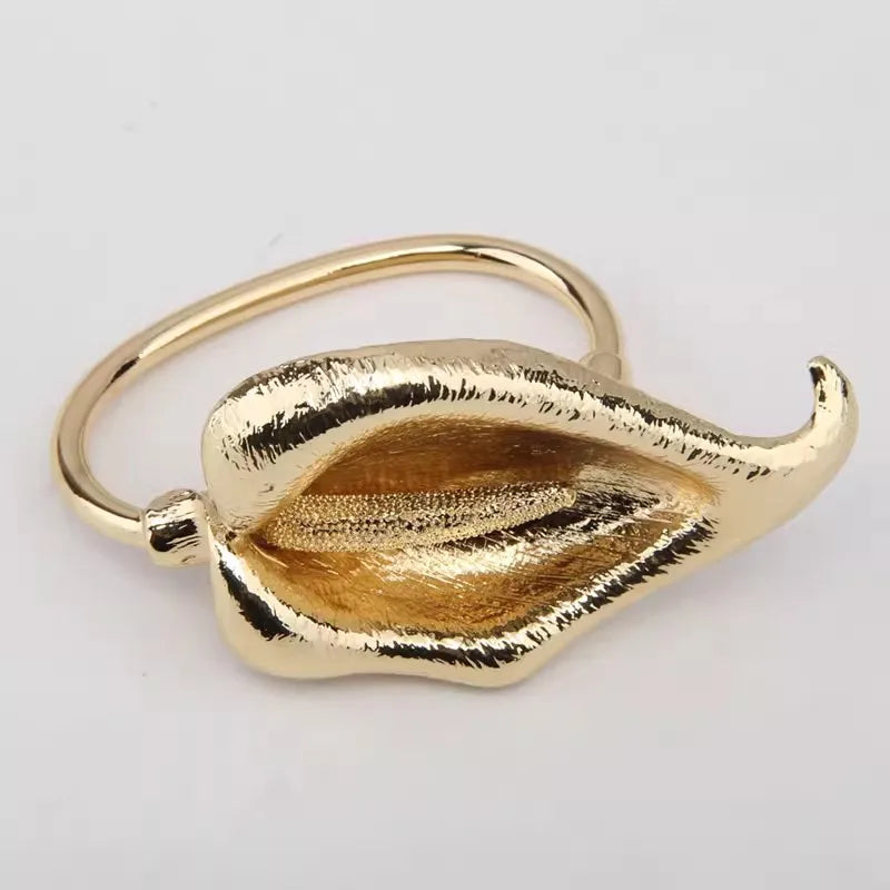 Exaggerated Metal Flower Adjustable Open Bracelet Bangles for Women Female Vintage Elegant Party Jewelry Show Accessories