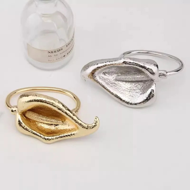 Exaggerated Metal Flower Adjustable Open Bracelet Bangles for Women Female Vintage Elegant Party Jewelry Show Accessories